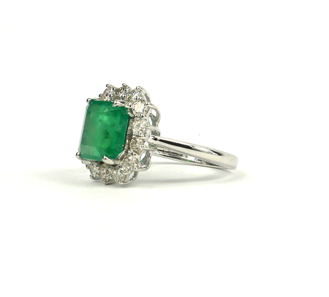 A 18CT WHITE GOLD EMERALD AND DIAMOND CLUSTER RING. (Approx Emerald 3.68ct, Diamonds 1.05ct) - Image 2 of 3