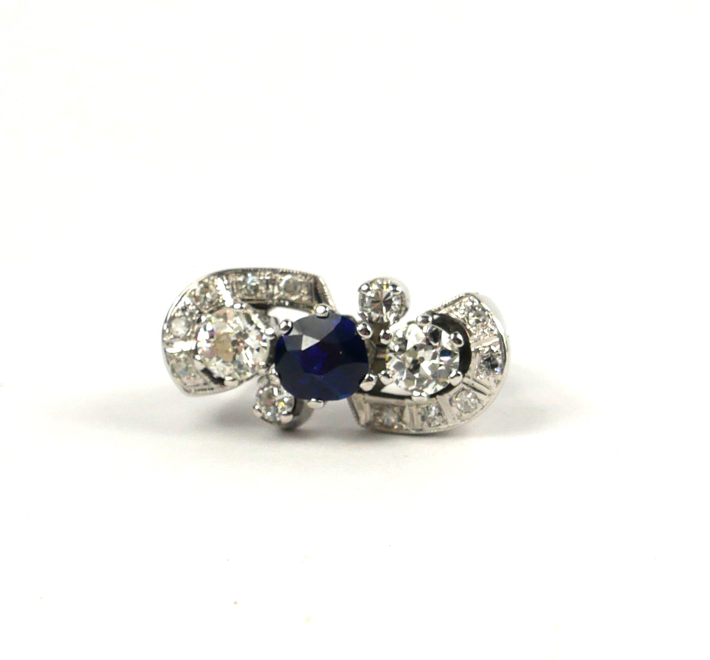 AN 18CT WHITE GOLD, SAPPHIRE AND DIAMOND 1960S COCKTAIL RING, with WGI Certificate.