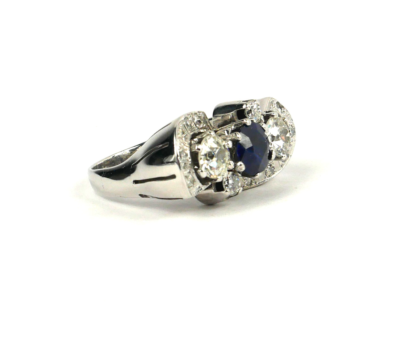 AN 18CT WHITE GOLD, SAPPHIRE AND DIAMOND 1960S COCKTAIL RING, with WGI Certificate. - Image 2 of 5