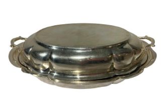 WALLACE BROS SILVER COMPANY, AN AMERICAN STERLING SILVER ENTRÉE DISH Marked 'Wallace Sterling