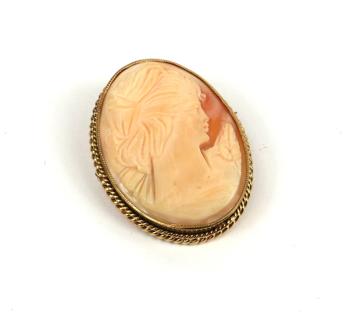 A 9CT YELLOW GOLD CAMEO BROOCH. - Image 3 of 3