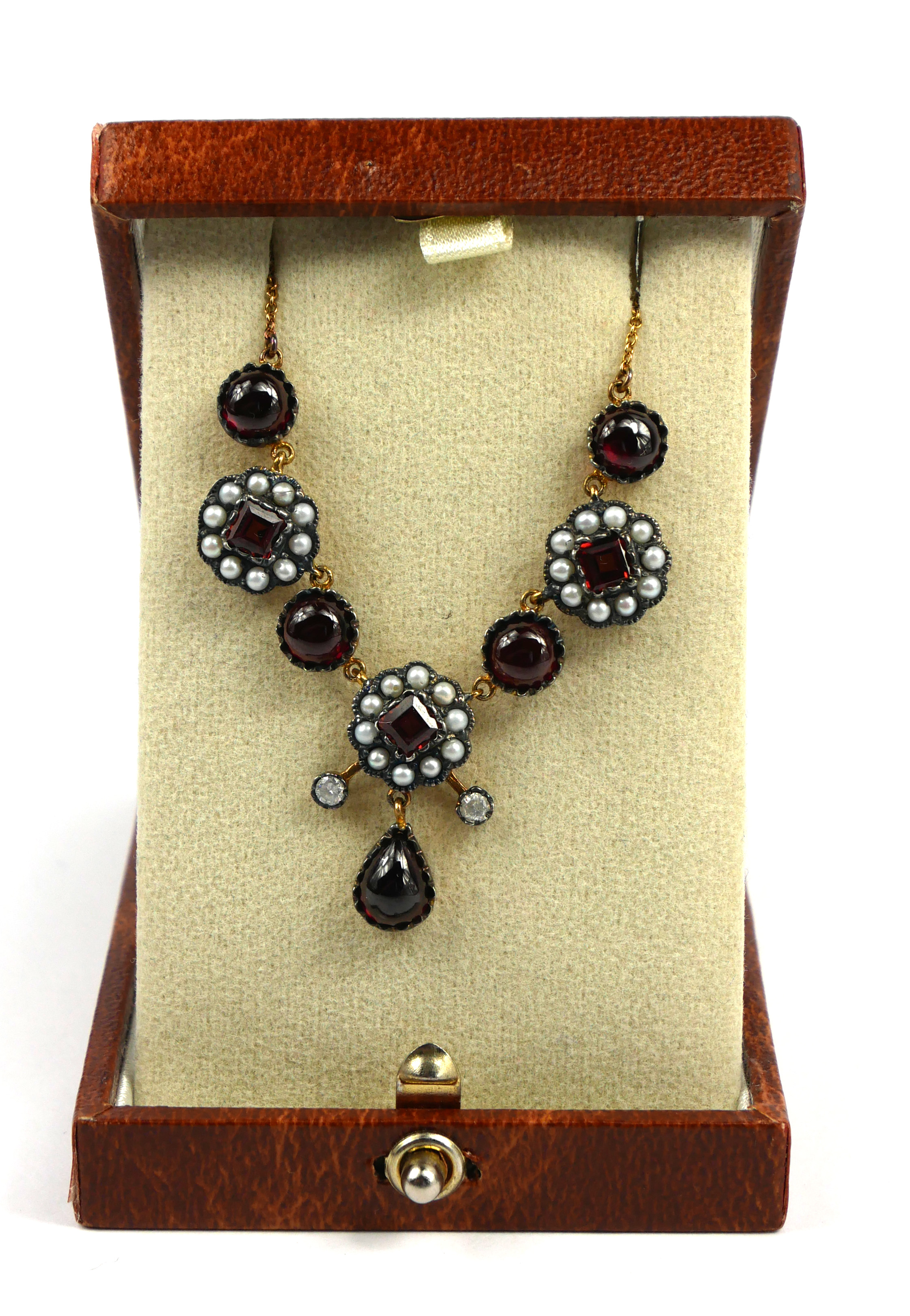 A NECKLACE SET WITH CABOCHON GARNETS, SQUARE CUT GARNETS, SEED PEARLS AND DIAMONDS, boxed. - Image 2 of 3