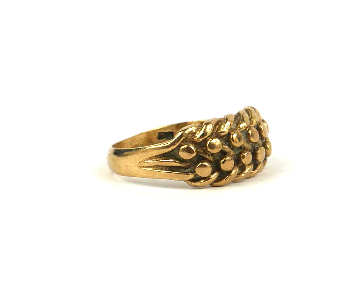 A 9CT GOLD WHEATSHEAF RING. (UK size N, 3.2g) - Image 2 of 3