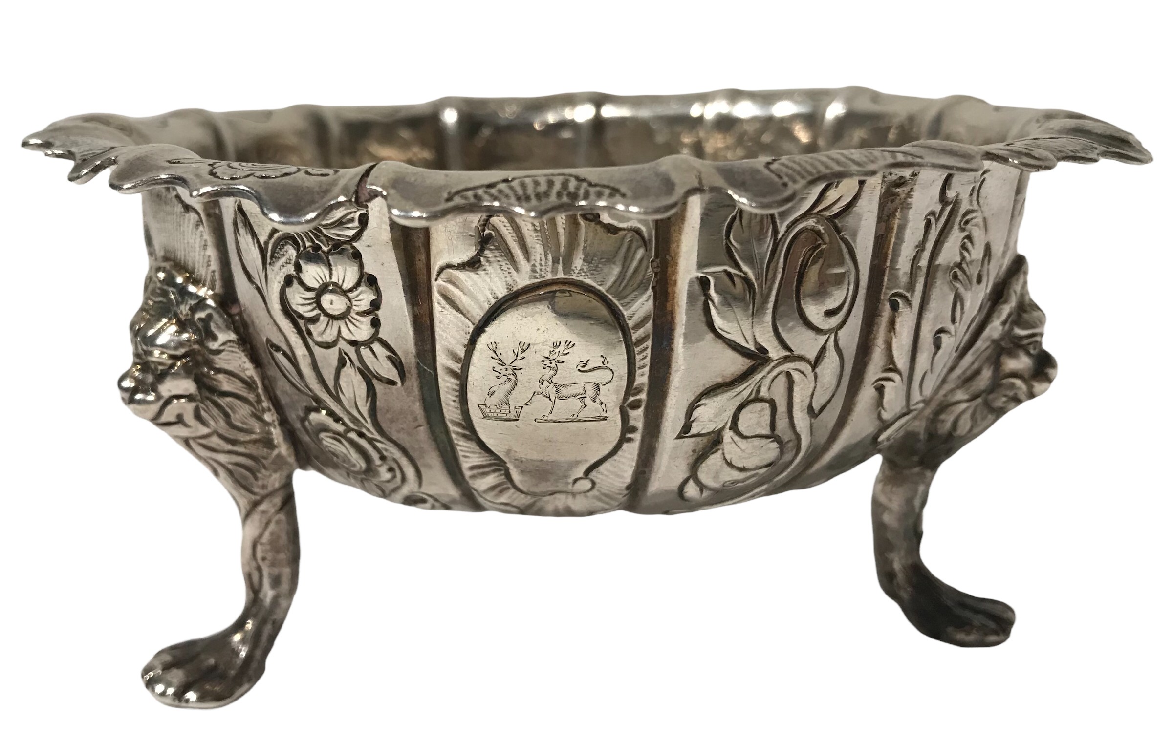 WILLIAM THOMPSON, GEORGE III IRISH SILVER SUGAR BOWL Having decorative incised and repoussé work - Image 3 of 6