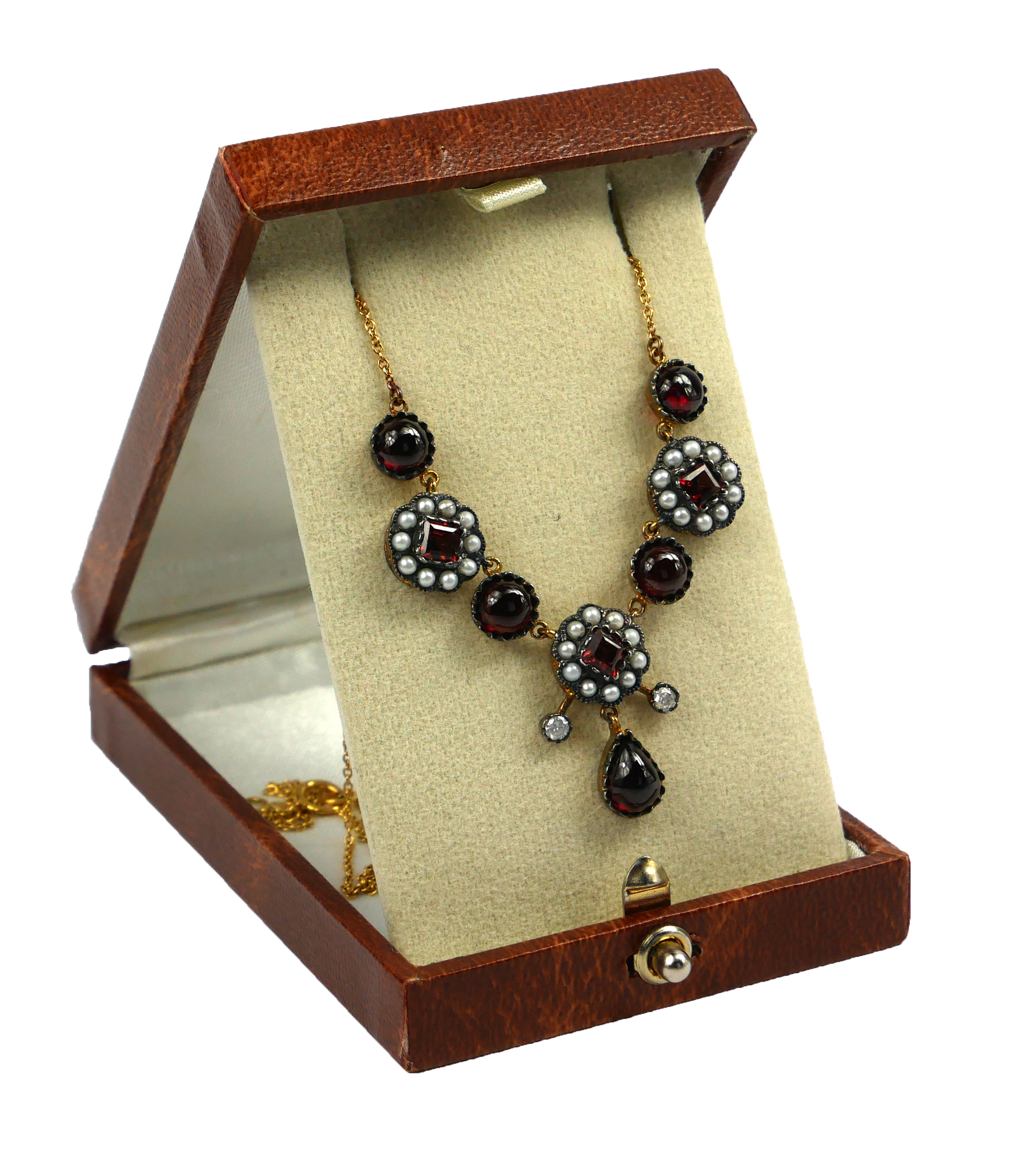 A NECKLACE SET WITH CABOCHON GARNETS, SQUARE CUT GARNETS, SEED PEARLS AND DIAMONDS, boxed.