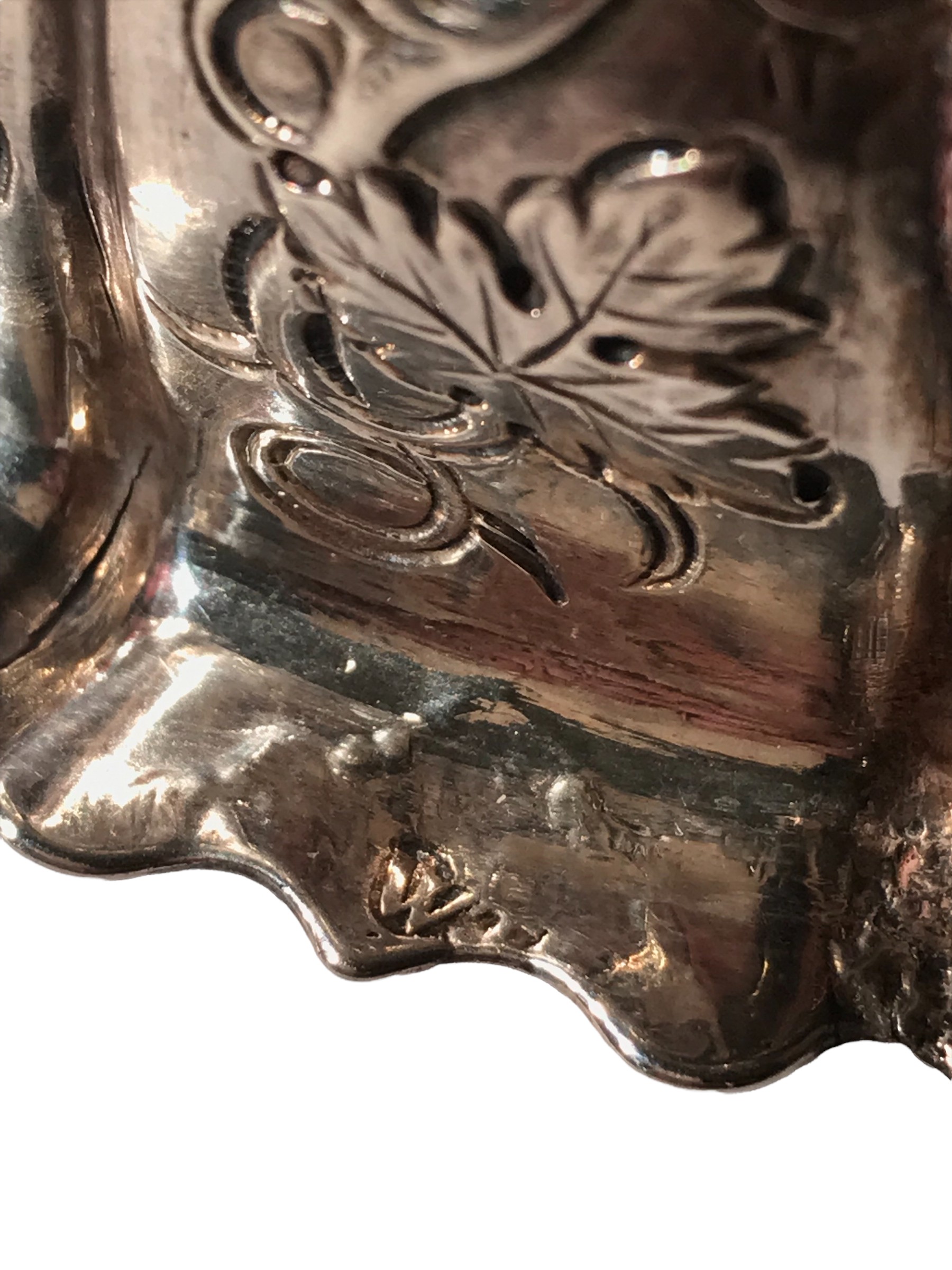 WILLIAM THOMPSON, GEORGE III IRISH SILVER SUGAR BOWL Having decorative incised and repoussé work - Image 6 of 6