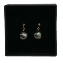 A PAIR OF 9CT YELLOW GOLD BLACK PEARL SUSPENDED STUDS, Boxed.