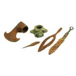A COLLECTION OF 15TH CENTURY AND LATER ITEMS TO INCLUDE A MEDIEVAL KNOBBED IRON MACE HEAD,