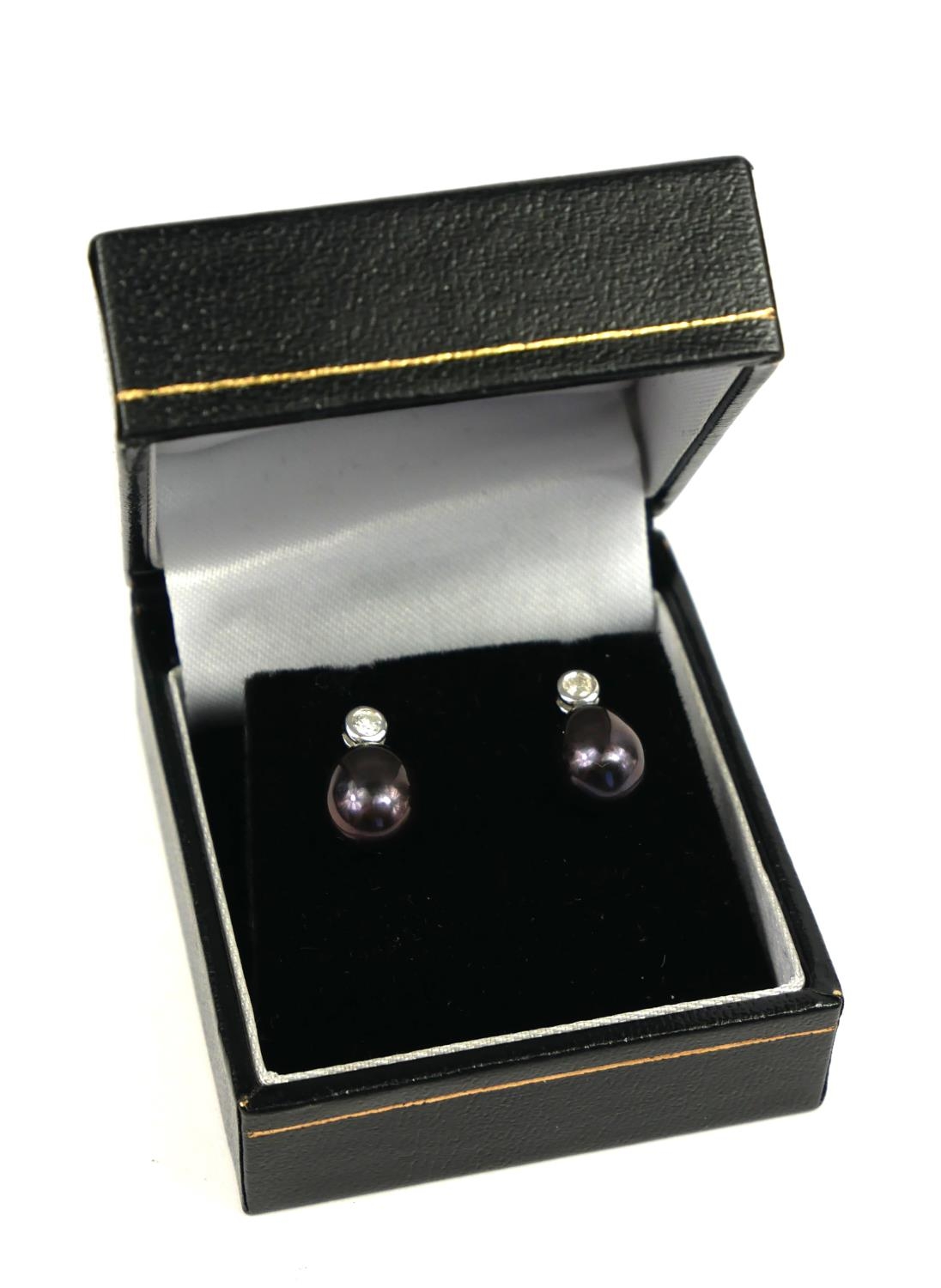 A PAIR OF 9CT WHITE GOLD, BLACK PEARL AND DIAMOND RUBOVER DROP EARRINGS. Boxed - Image 3 of 3