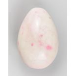 A LARGE POLISHED GEMSTONE EGG. (h 9cm)