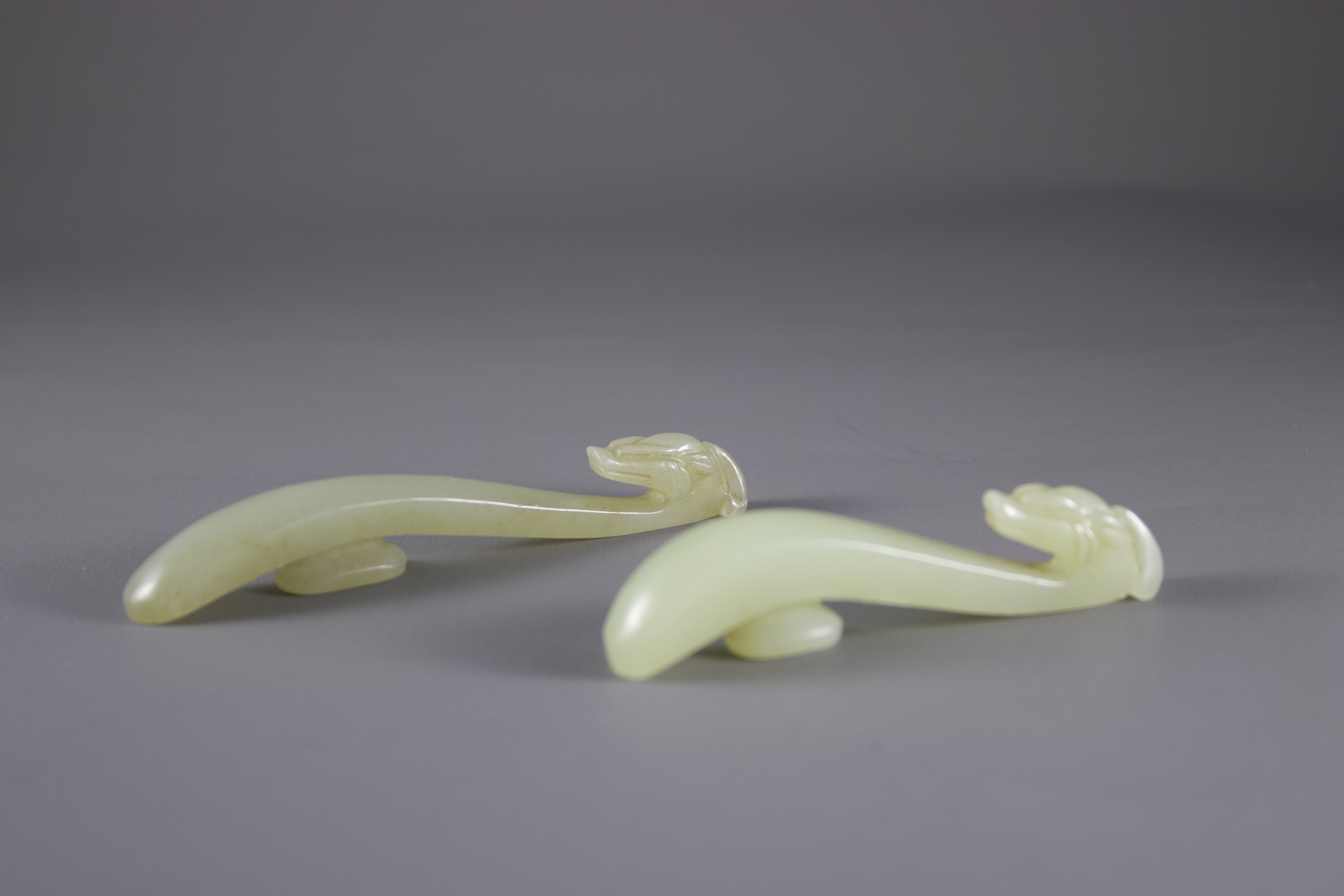 Two celadon Jade belthooks, Qing Dynasty L: 9.5cm Two celadon Jade belthooks, Qing dynasty With - Image 2 of 8