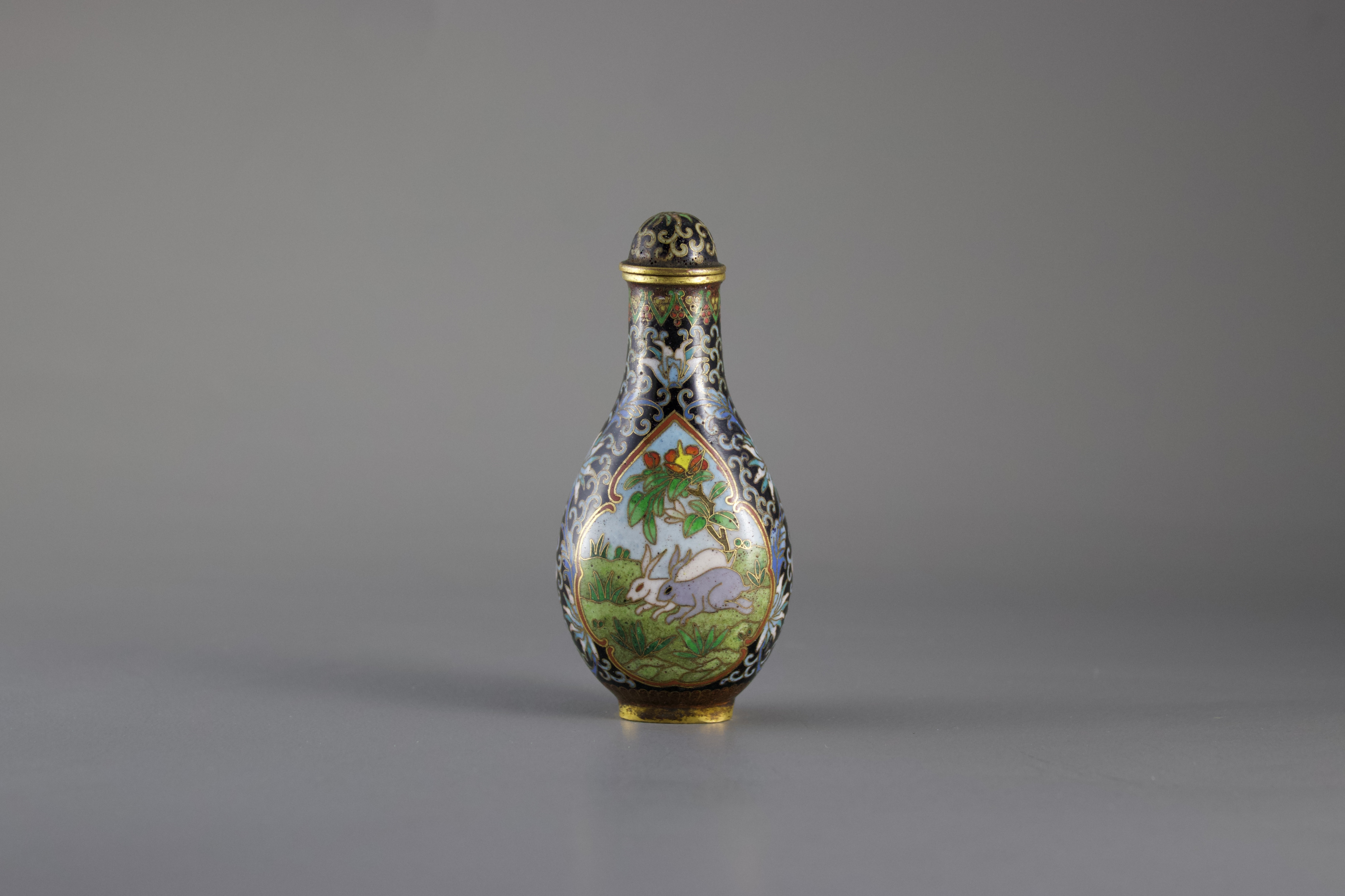 An attractive Cloisonne Snuff Bottle, c. 1900H: 8.5cm An attractive Cloisonne Snuff Bottle, c.