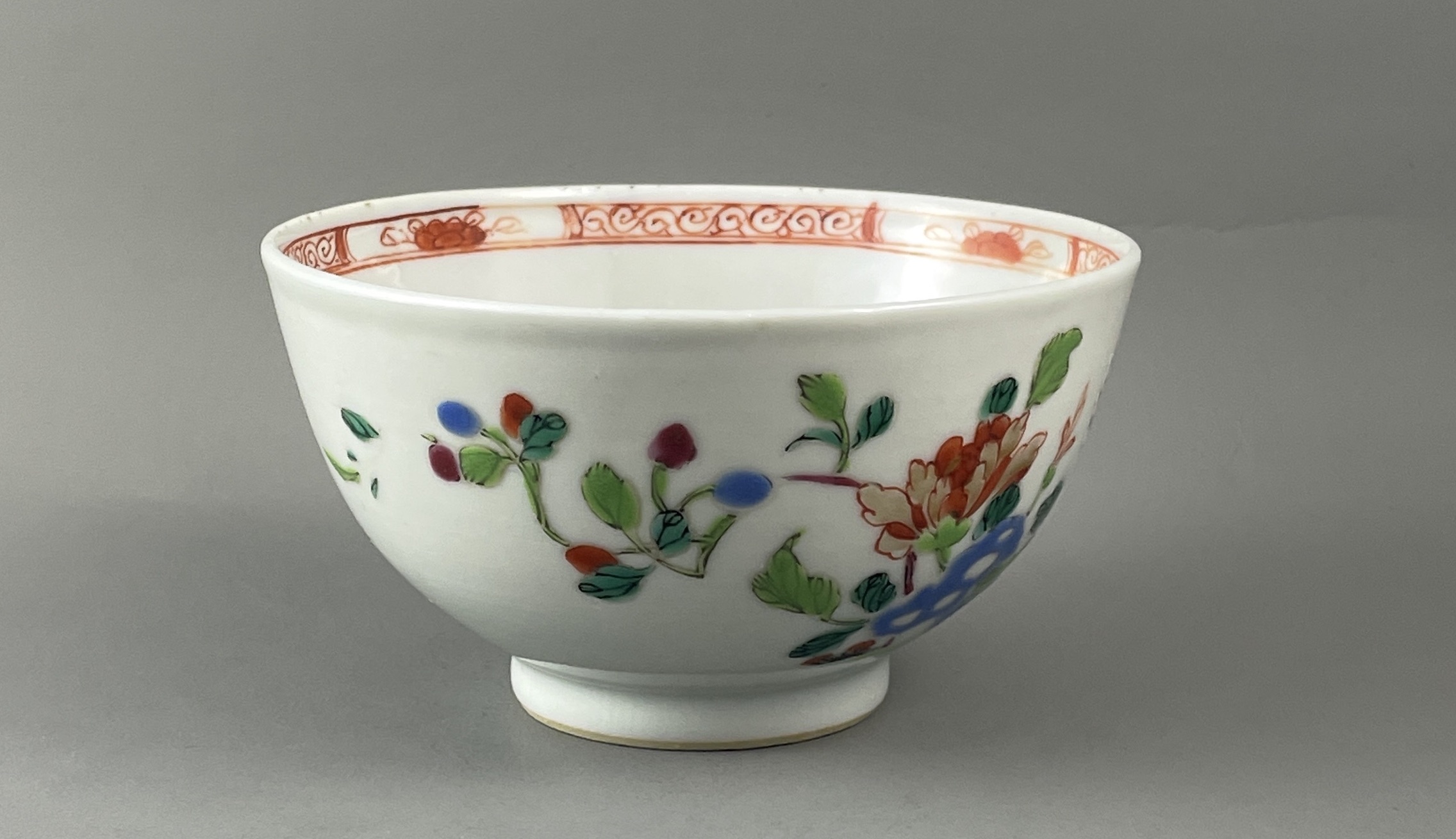 A 'famille rose' Bowl, Qianlong Period, Qing Dynasty, and a 'Wu Shuang Pu' cup the bowl W: 11.2cm - Image 4 of 11