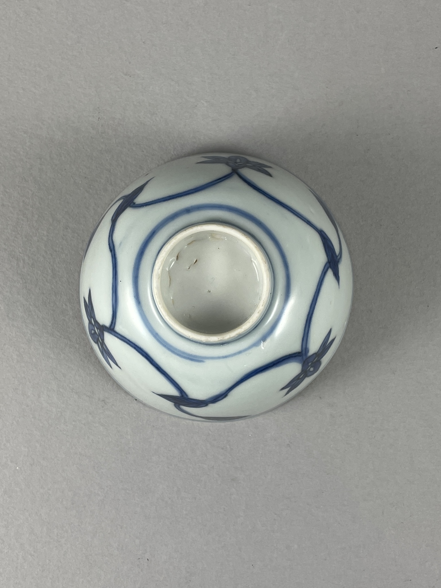 A blue and white Bowl, late Ming DynastyW: 9.5cm A blue and white Bowl, late Ming dynasty well - Image 4 of 5