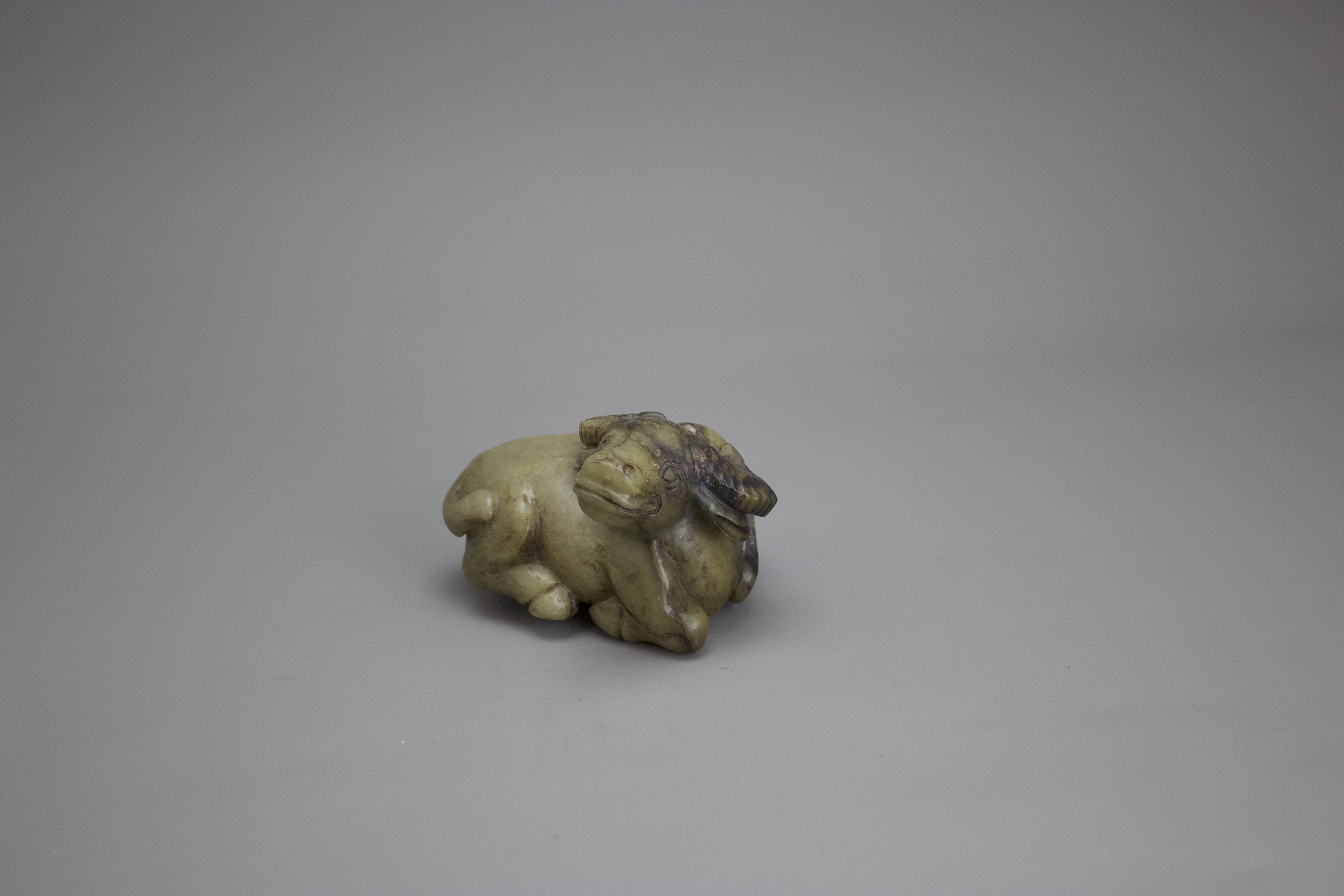 A Jade seated Buffalo, c. 1920 in Ming style H: 5cm w: 9cm A Jade seated Buffalo, c. 1920 in Ming - Image 2 of 10