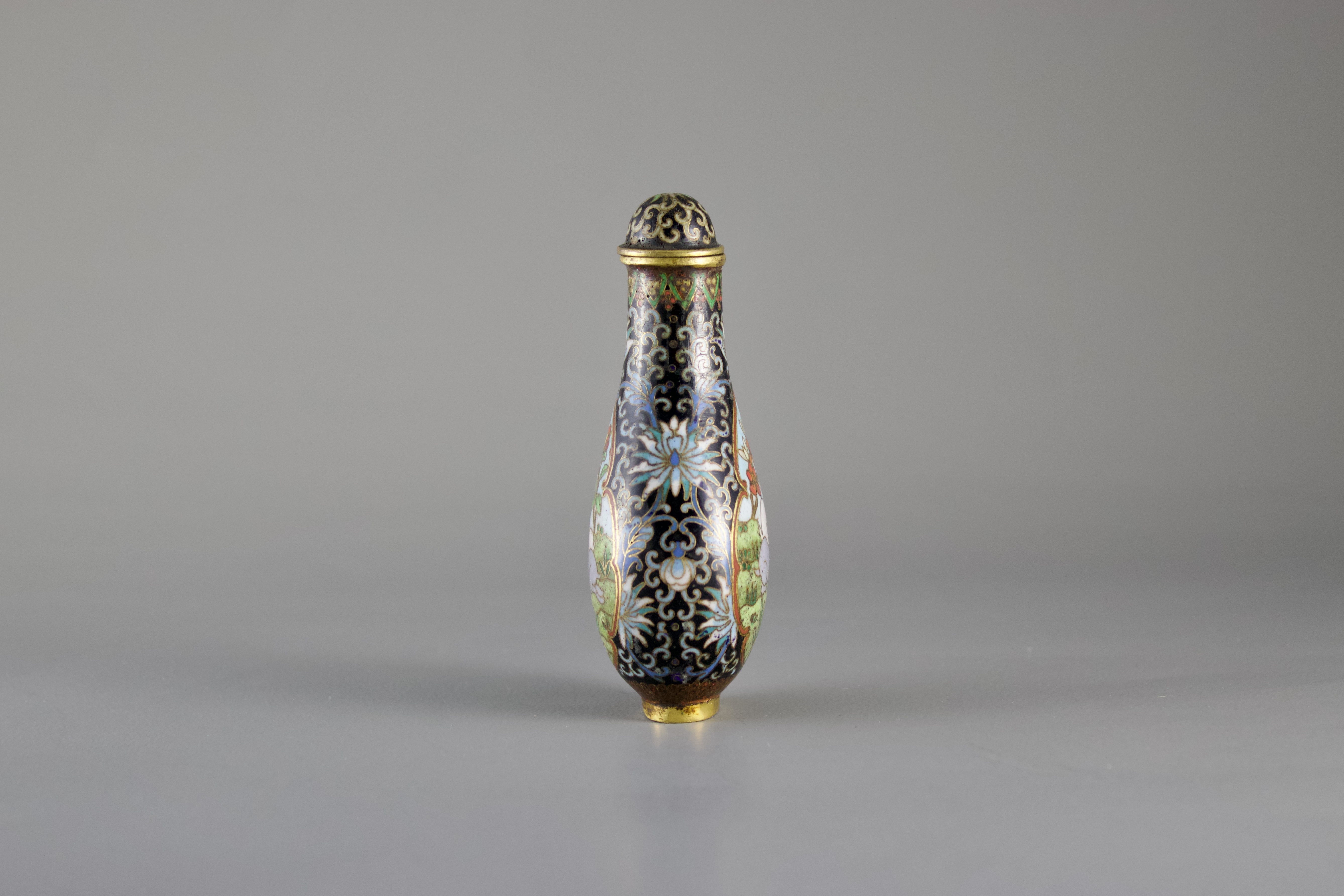 An attractive Cloisonne Snuff Bottle, c. 1900H: 8.5cm An attractive Cloisonne Snuff Bottle, c. - Image 2 of 6