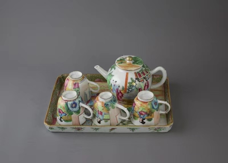 A Canton ‘famille rose' Teaset on rectangular Stand, 19th Century The stand: W 24.5cm L 18cm - Image 7 of 8