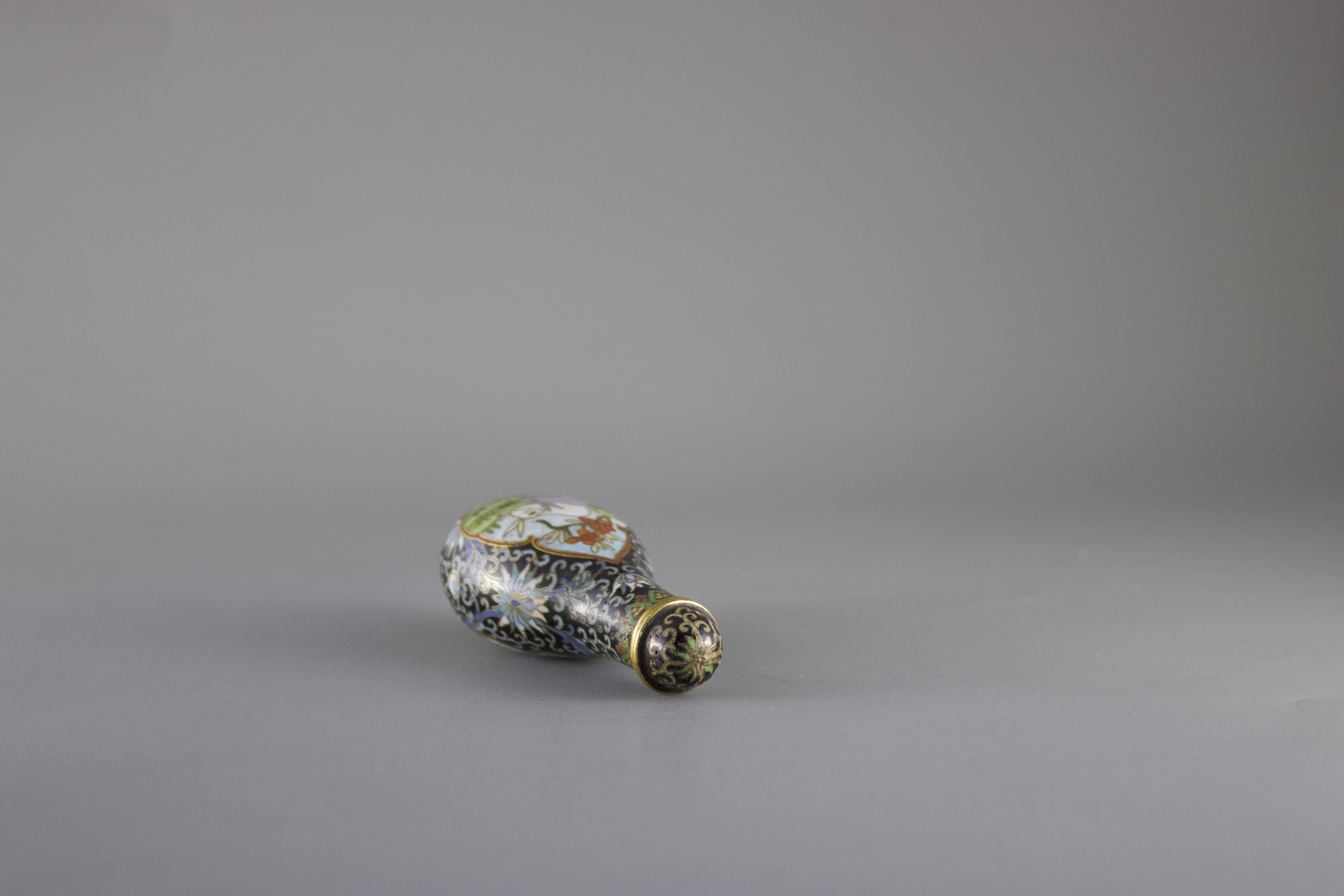 An attractive Cloisonne Snuff Bottle, c. 1900H: 8.5cm An attractive Cloisonne Snuff Bottle, c. - Image 5 of 6