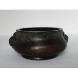 A heavy Chinese bronze censer, 19th/20th C. W: 18cm Beautiful patina all over. Compressed form