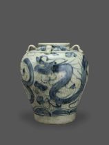 A blue and white Swatow Dragon Jar, late Ming DynastyH: 26.5cm A blue and white Swatow Dragon Jar,