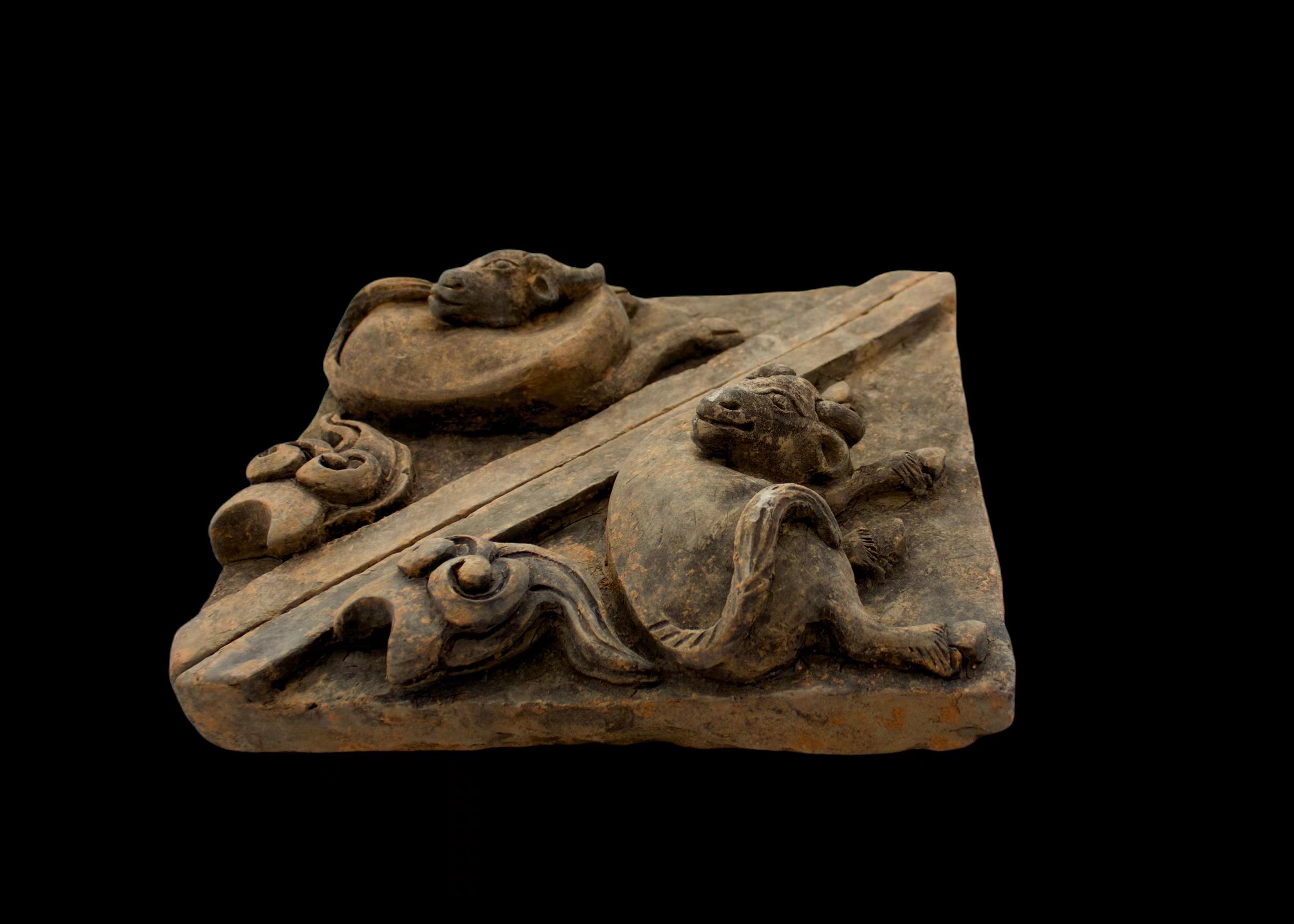 A pair of grey pottery triangular Tiles modelled with Goats, Ming Dynasty L: 26.5cm, W :27cm each - Image 3 of 8