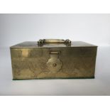 A heavy brass box, 19th/20th C. Size: 18.5X13x7cm A well made box, decorated with three dragons