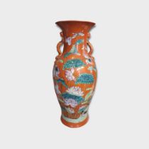 A LARGE 19th CENTURY CHINESE CORAL GLAZE PORCELAIN VASE Having twin salamander handles with