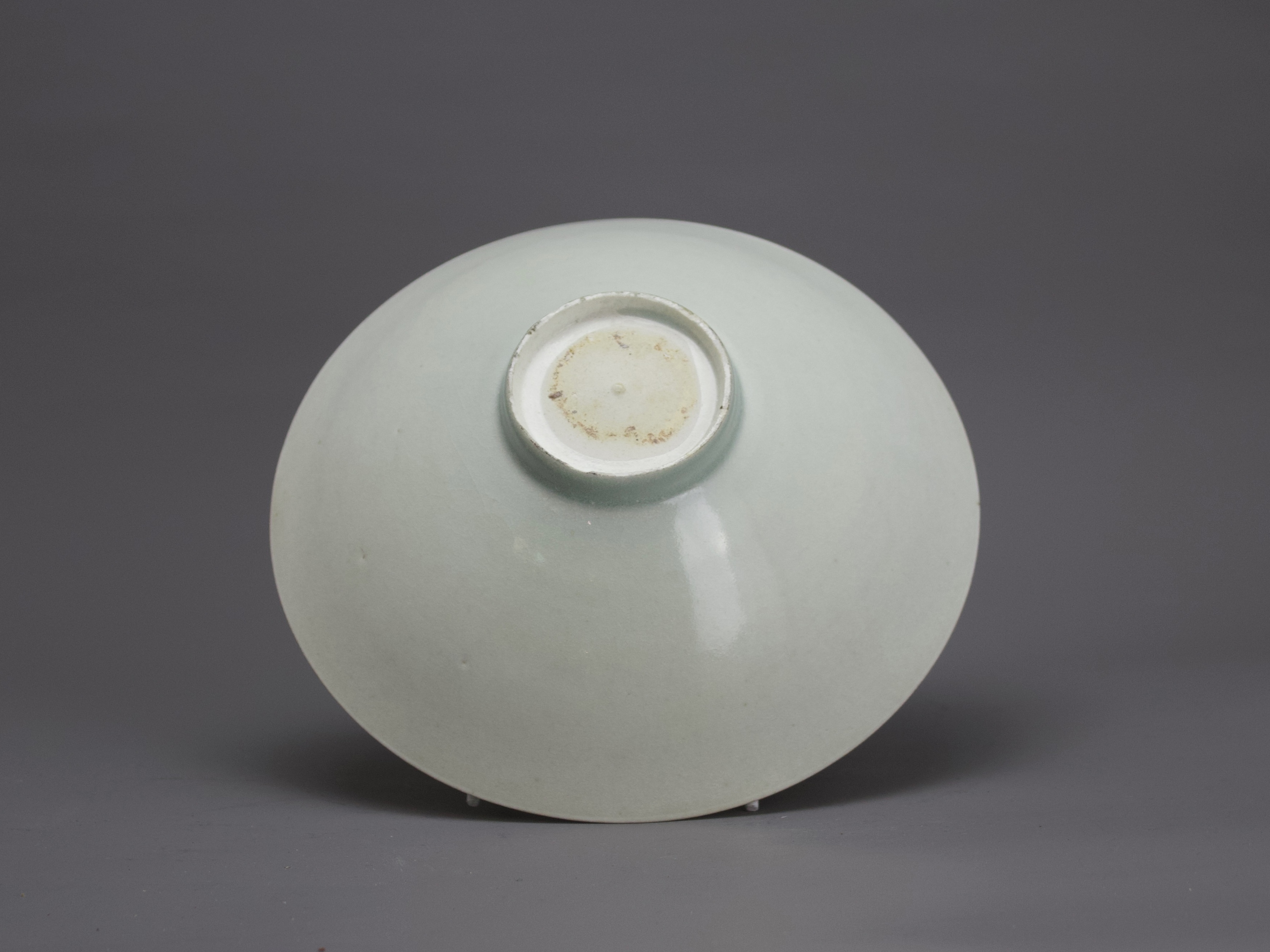 A carved Qingbai Bowl,Southern Song dynastyW: 19cm, H: 5.8cm PROPERTY FROM THE COLIN HART COLLECTION - Image 5 of 6