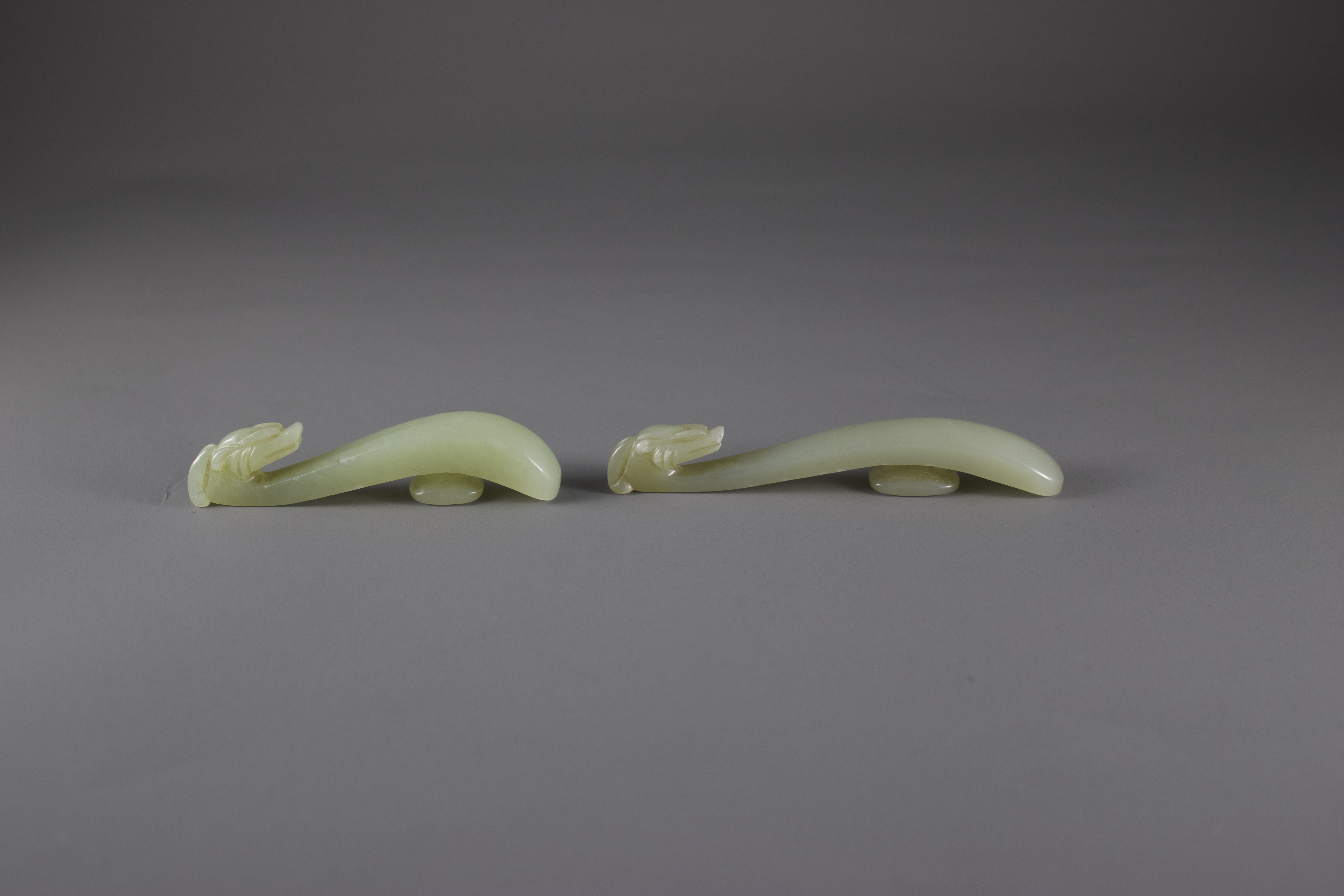 Two celadon Jade belthooks, Qing Dynasty L: 9.5cm Two celadon Jade belthooks, Qing dynasty With - Image 6 of 8