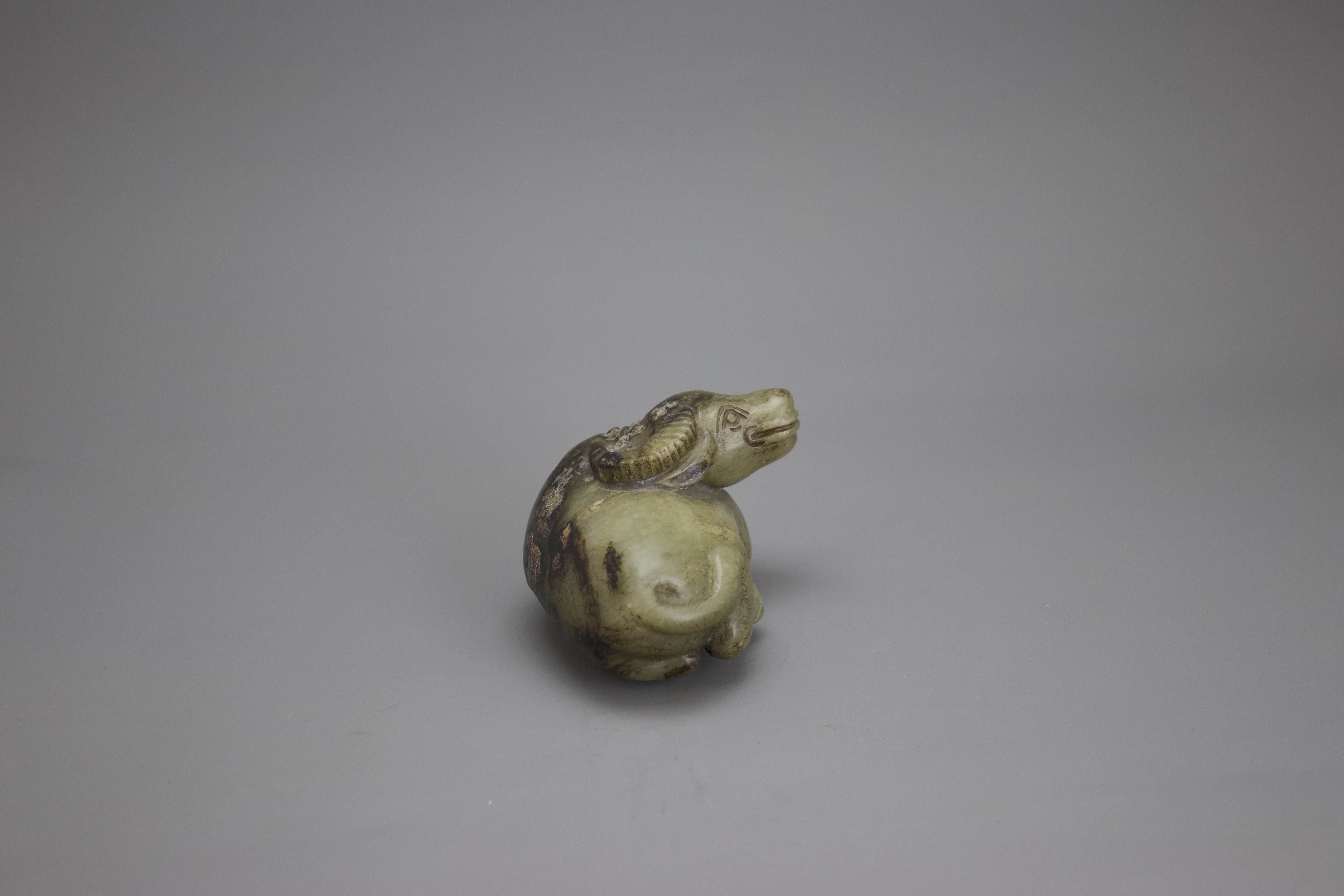 A Jade seated Buffalo, c. 1920 in Ming style H: 5cm w: 9cm A Jade seated Buffalo, c. 1920 in Ming - Image 4 of 10