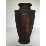 A good bronze vase, Meiji period. H: 30cm An eagle and a samurai on two panels respectively on the