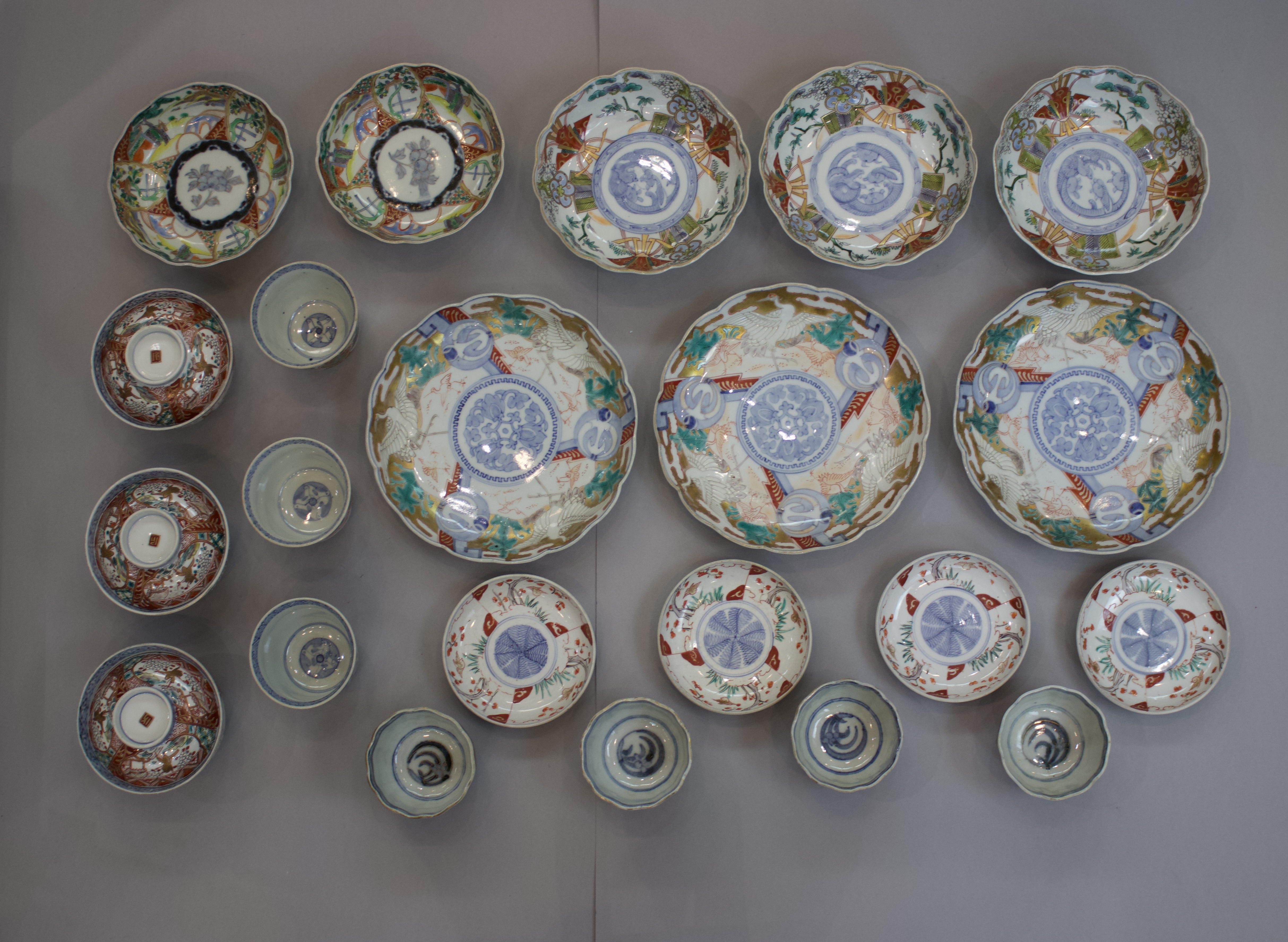 A small collection of Japanese Imari, 19th/20th century. The smallest W: 8.5cm, the largest W: 36. - Image 10 of 17