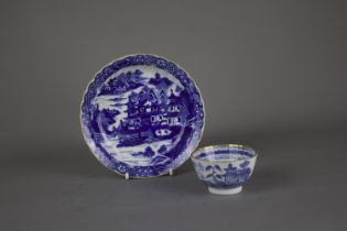 A blue and white porcelain tea cup and saucer, 19th/20th C. Size: ' Depicting landscapes with hills,