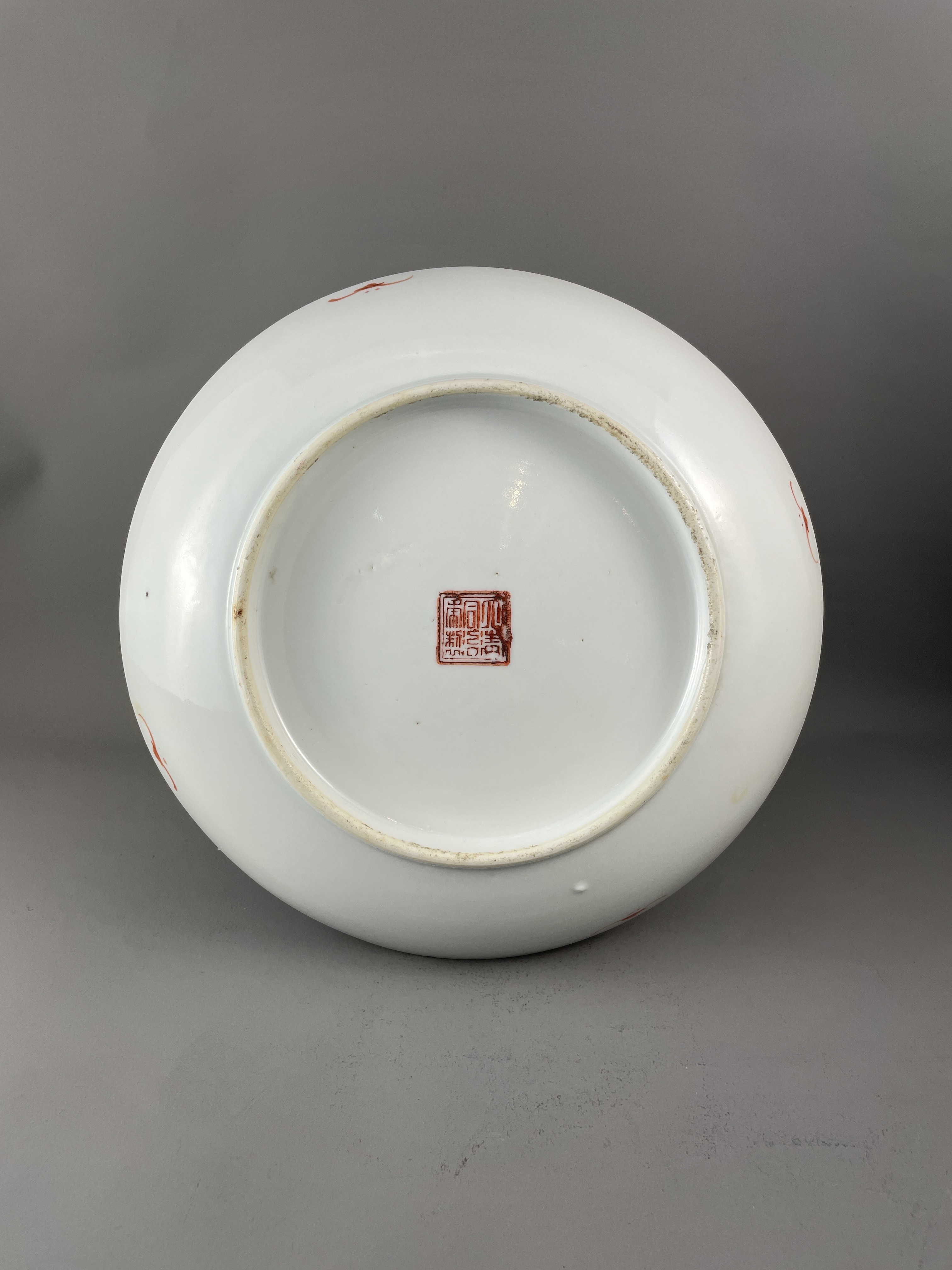 An iron red and gilt decorated Dish, six character printed Tongzhi mark, Qing dynasty W: 23.4cm - Image 3 of 6