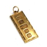 A VINTAGE 9CT GOLD RECTANGULAR INGOT PENDANT Commemorating The Silver Jubilee of Queen Elizabeth II.