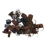 A LARGE COLLECTION OF VINTAGE 35MM CAMERAS To include 2 Zeiss Ikon, a Ihagee Dresden, Foth Derby,
