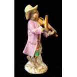 AFTER JOHANN KÄNDLER, MEISSEN, AN EARLY 20TH CENTURY MODEL OF A VIOLIN PLAYER, MONKEY BAND VIOLIN