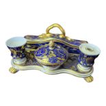 AN EARLY 19TH CENTURY DERBY PORCELAIN DESK STAND/SET With a lidded pen groove, quill, candle