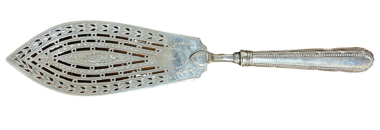 WILLIAM ABDY I, A GEORGE III SILVER FISH SERVER having chased and pierced design with - Image 2 of 5