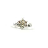 AN 18CT WHITE GOLD DIAMOND DAISY CLUSTER RING. (Approx 1.00ct)