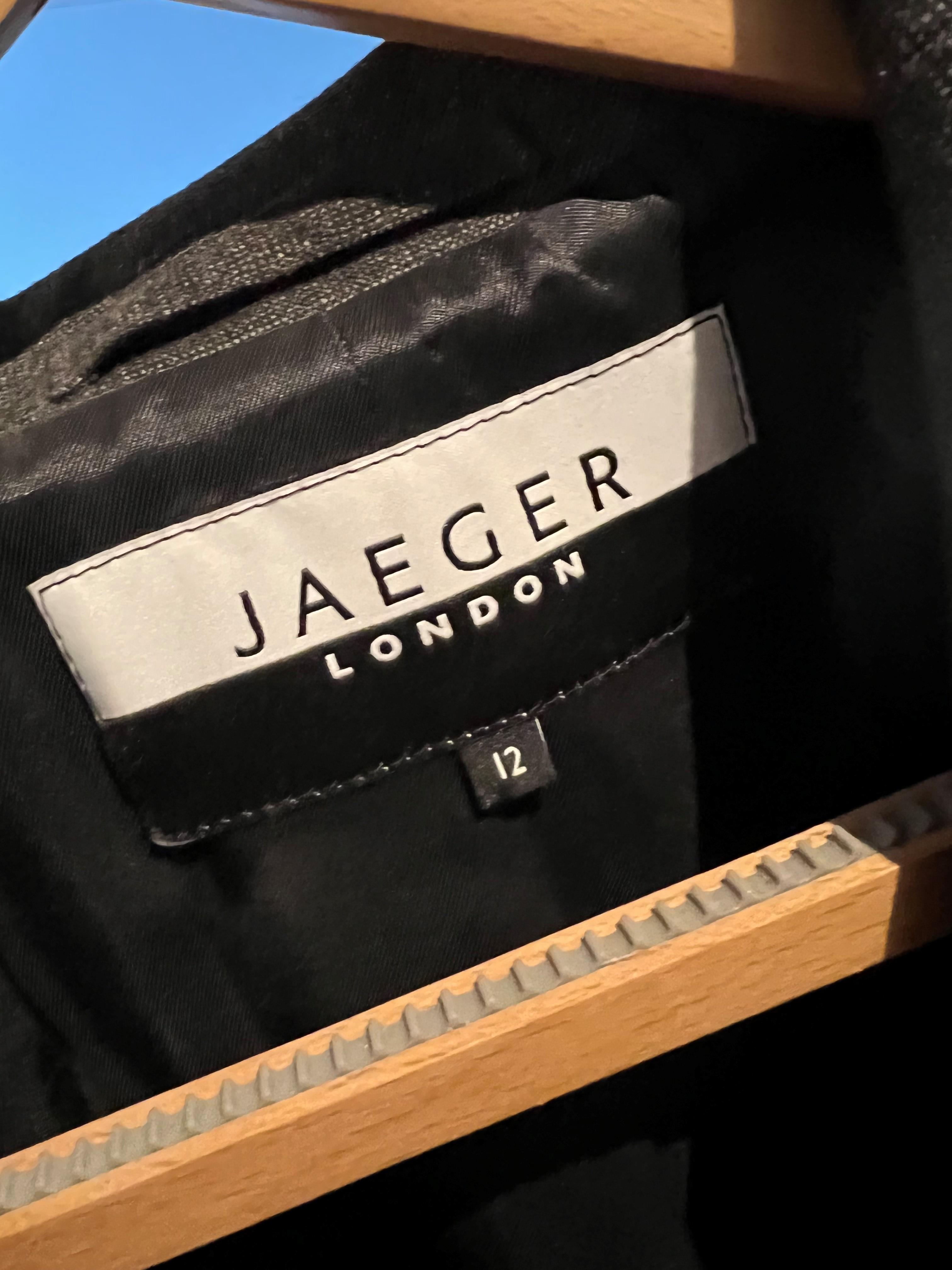 JAEGER, A GREY TAILORED SUIT JACKET. (size 12) - Image 4 of 5