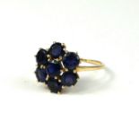 A 9CT GOLD AND IOLITE CLUSTER RING. (approx gross weight 2.8g, size Q)