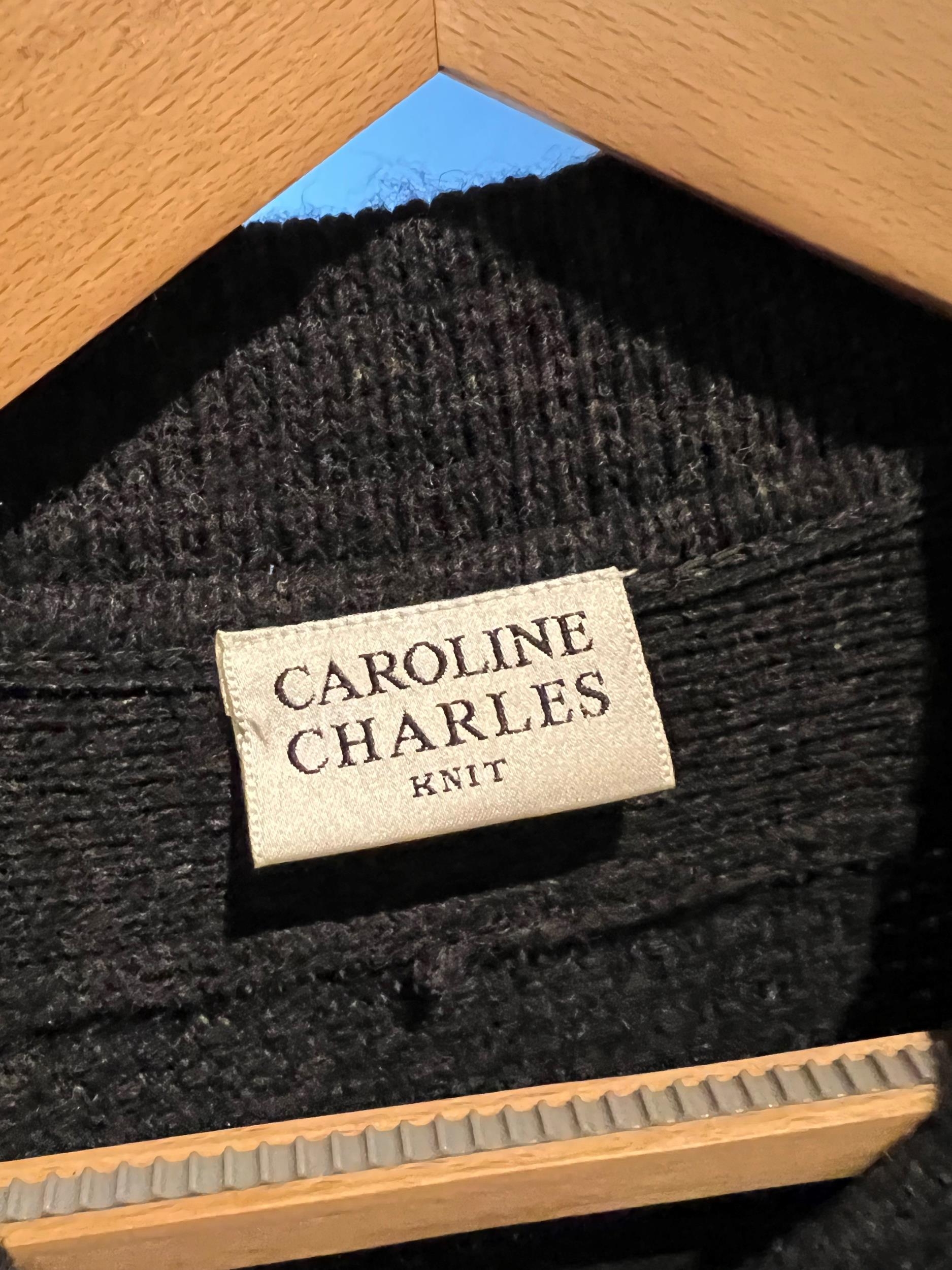 CAROLINE CHARLES, A KNITTED NAVY CARDIGAN. (size M) - Image 5 of 5