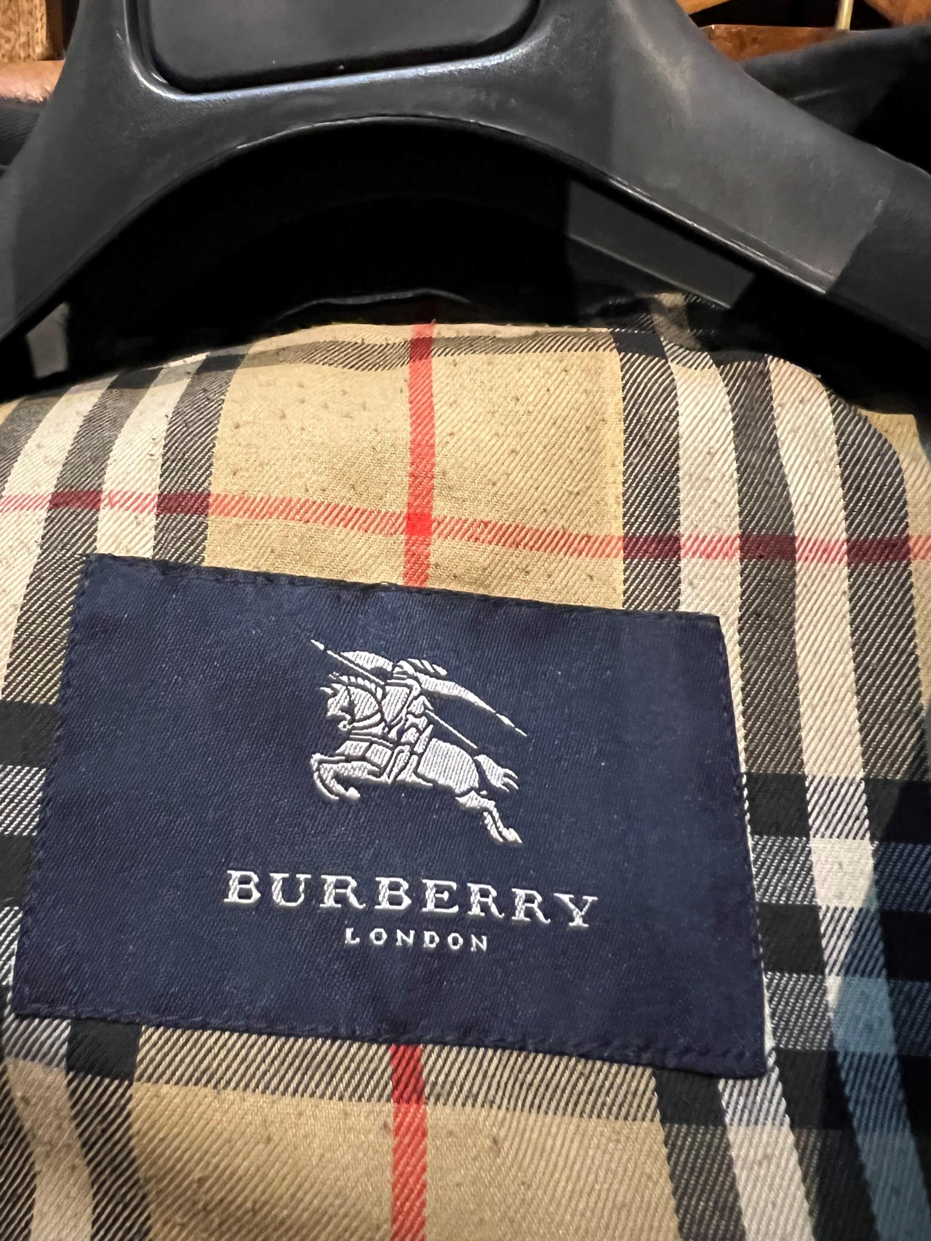 BURBERRY, A TRENCH COAT. (size M) - Image 5 of 5