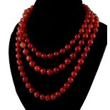 A 9CT GOLD CLASPED CARNELIAN BEAD NECKLACE. (69.5cm)