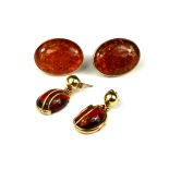 ALBOR, A PAIR OF 9CT GOLD AND AMBER EARRINGS, TOGETHER WITH ANOTHER PAIR OF 9CT GOLD AND AMBER