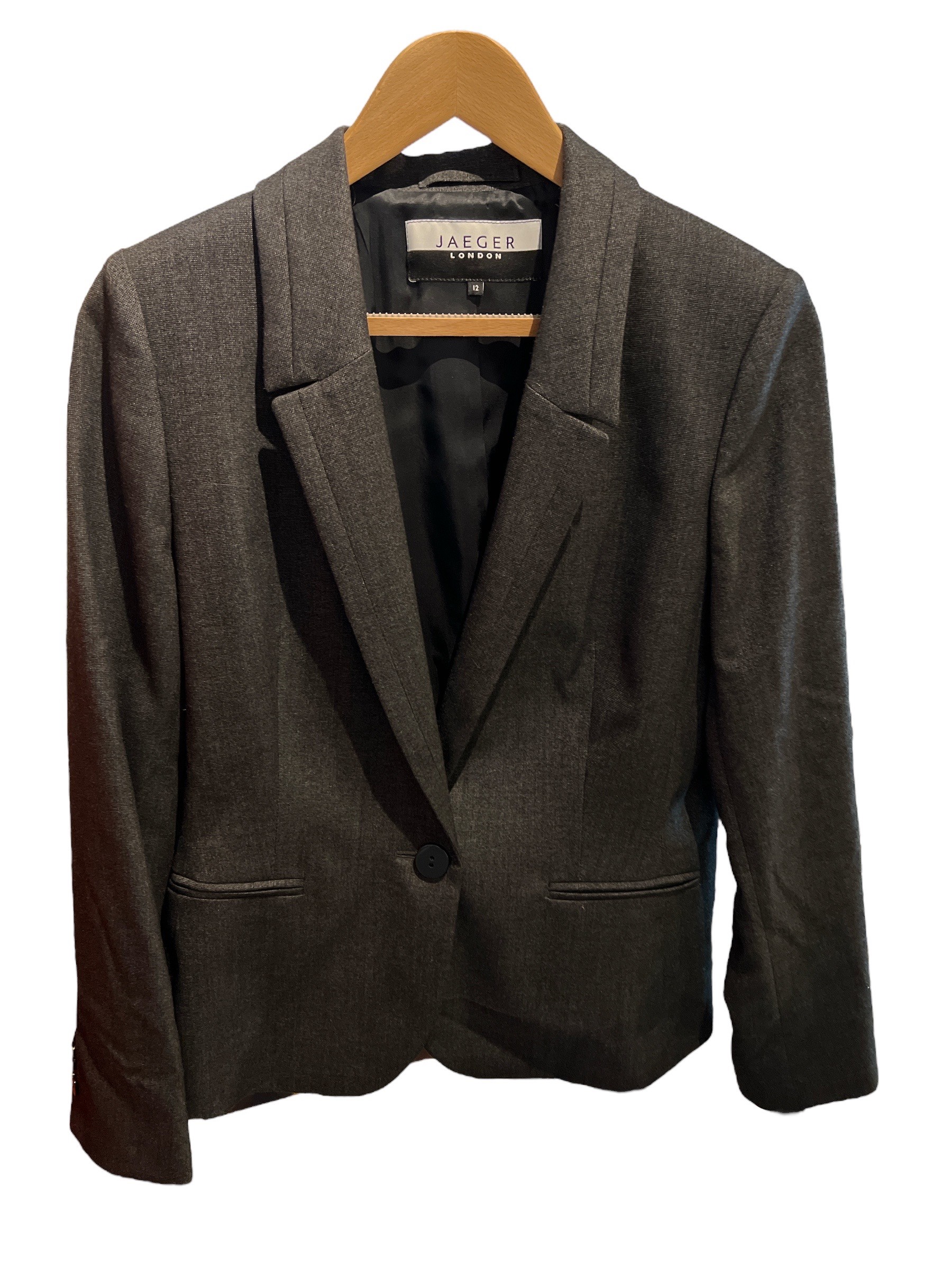 JAEGER, A GREY TAILORED SUIT JACKET. (size 12)