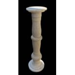 AN EARLY 20TH CENTURY WHITE MARBLE TURNED COLUMN. (w 25cm x h 100cm) Condition: good overall