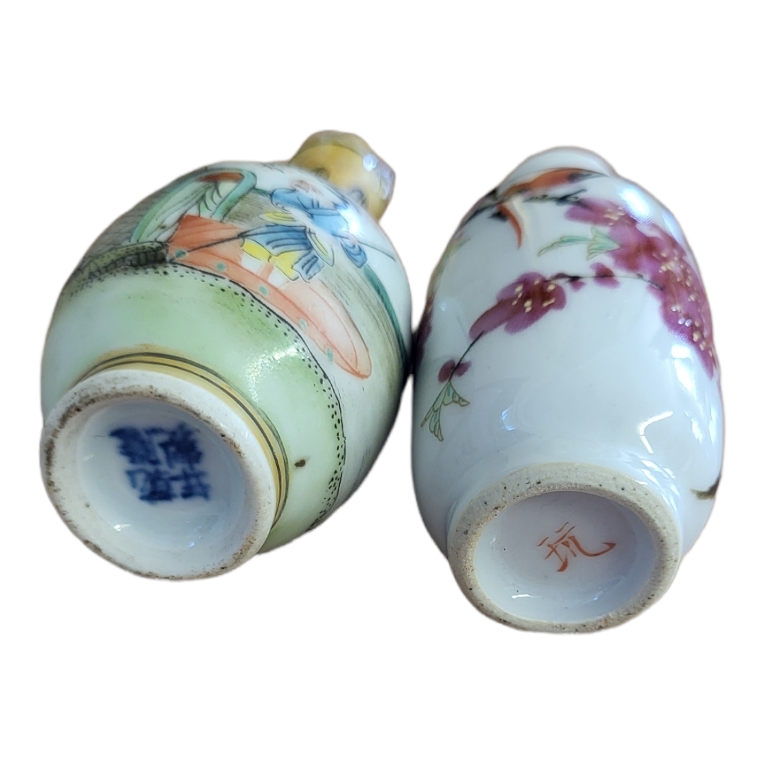 TWO EARLY 20TH CENTURY CHINESE PORCELAIN SNUFF BOTTLES A baluster form bottle painted with an exotic - Image 2 of 2