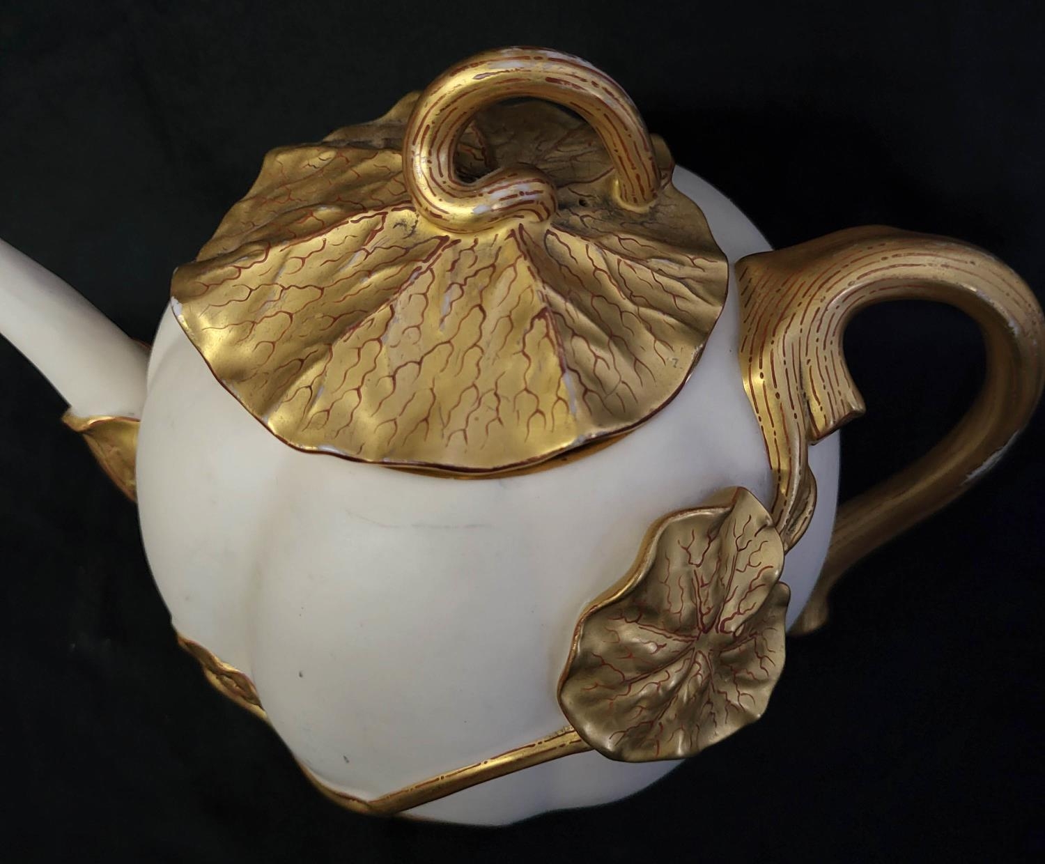 ROYAL WORCESTER, A FINE LATE 19TH CENTURY AESTHETIC MOVEMENT IVORY GLAZED LILYPAD TEAPOT The body - Image 5 of 15